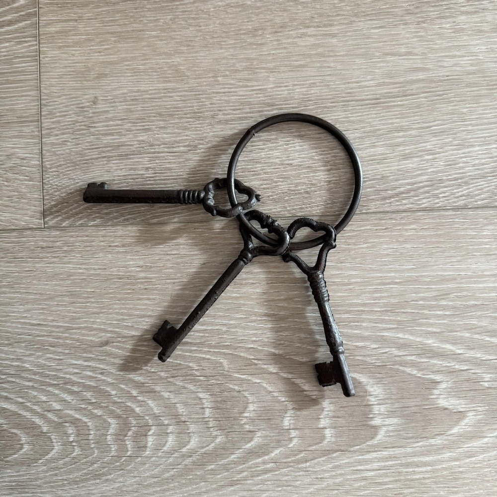 Skeleton Keys Pirate Theater Decorative Rustic Metal Jail Costume Prop